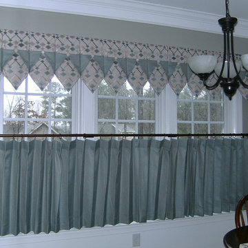 Turquois cafe curtains with complimentary valances