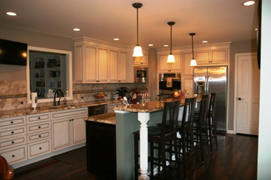 Example of a classic kitchen design in Philadelphia