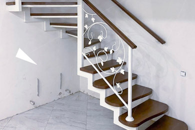Свежая идея для дизайна: лестница среднего размера - отличное фото интерьера
