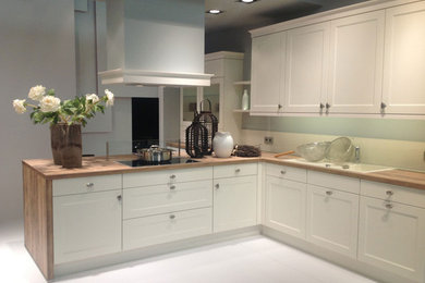 Kitchen - kitchen idea in Los Angeles