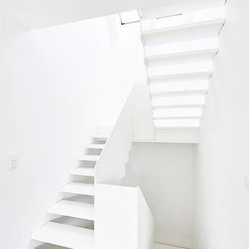 Treppe komplett aus weißem HPL