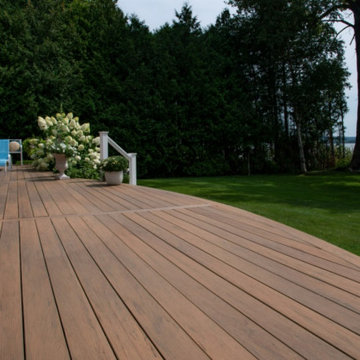 Lovely & Low-Maintenance Lakeside Deck