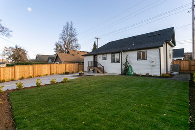 Example of a farmhouse home design design in Portland