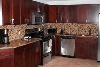 Example of a classic kitchen design in Miami