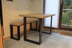 mesa y banco en hierro y madera maciza
