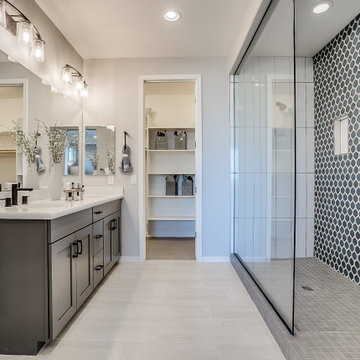 Phoenix, Arizona | Lucero in Estrella - Castillo Clover Owner's Bathroom