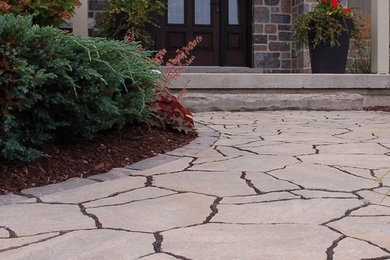 Entryway - transitional entryway idea in Toronto