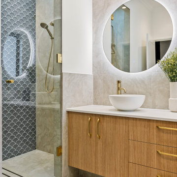Ensuite with Gold Features