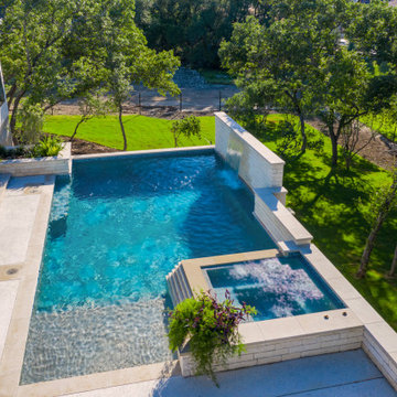 Contemporary Pool and Spa in San Antonio, Tx