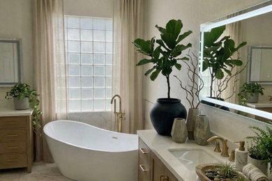 Example of a minimalist bathroom design in Tampa