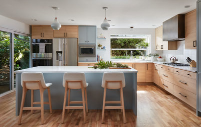 Kitchen of the Week: Party-Friendly Layout With an Upbeat Look