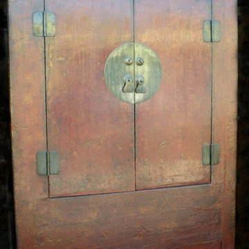 Chinese Antique red lacquered Chinoiserie cabinet