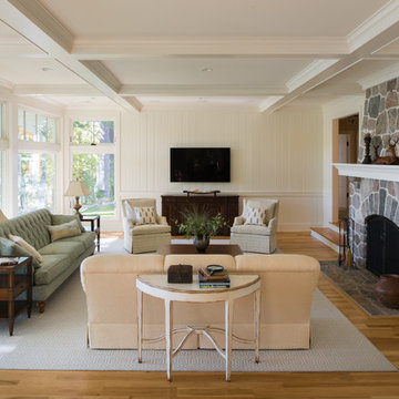 Elegant Lakeside Retreat