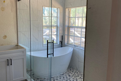 Example of a bathroom design in Orlando