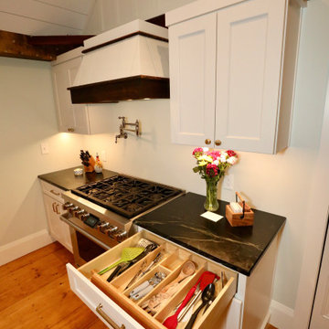 Amherst NH Farmhouse Kitchen