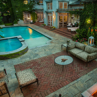 ダラスの中サイズの長方形ヴィクトリアン調のおしゃれなプール (噴水、天然石敷き) の写真