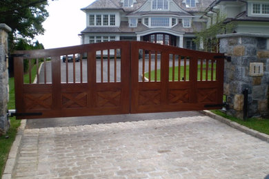Inspiration for a timeless exterior home remodel in New York