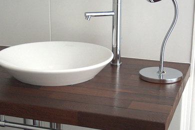 Aménagement d'une salle de bain contemporaine.