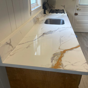 Quartz Countertops, New Flooring & Faucet Upgrade