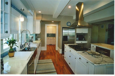 Inspiration for a contemporary kitchen remodel in Baltimore