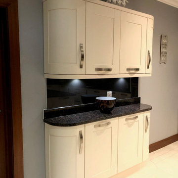 Shaker Oyster Kitchen with Granite Worktops