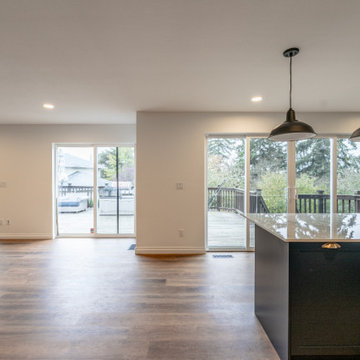Open-Concept Dining and Living Area with Indoor-Outdoor Flow