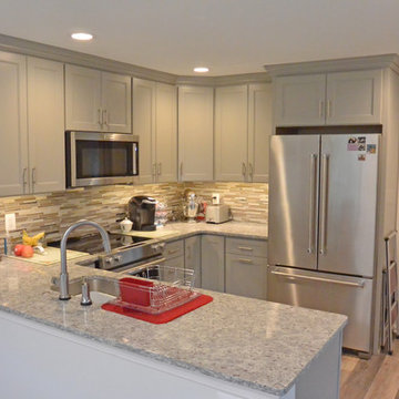 Compact Transitional Kitchen - Bowie, MD