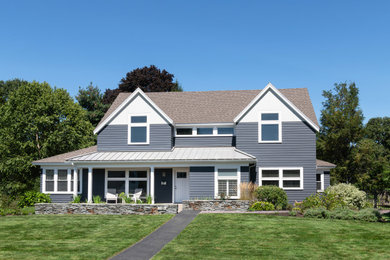Ejemplo de fachada de casa azul y marrón contemporánea de tamaño medio de dos plantas con tejado de teja de madera