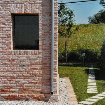 Dettaglio vialetto e cortile