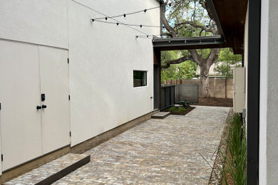 Inspiration for a modern landscaping in Austin.