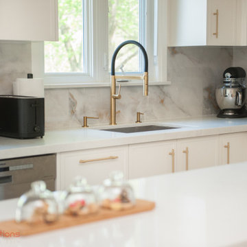 Organic Texture, Sophisticated Form: Story of a Transitional Kitchen