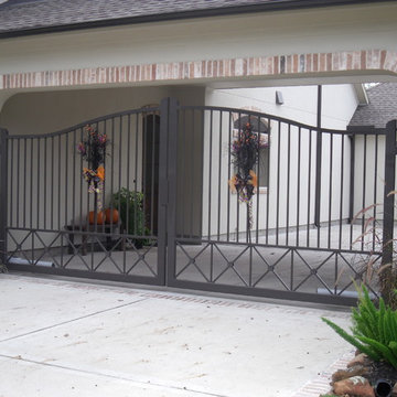 Driveway gate