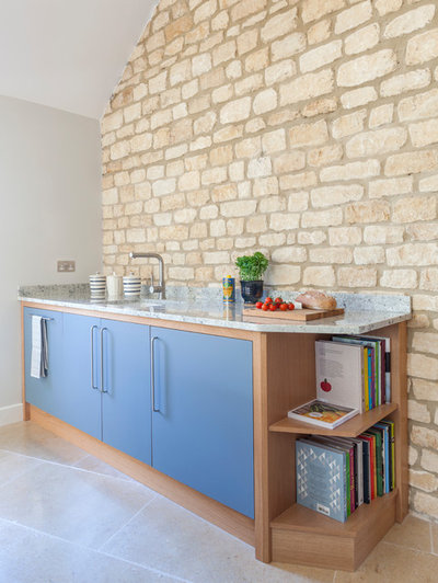 Küche im Scandi-Chic für eine renovierte Scheune in Wiltshire
