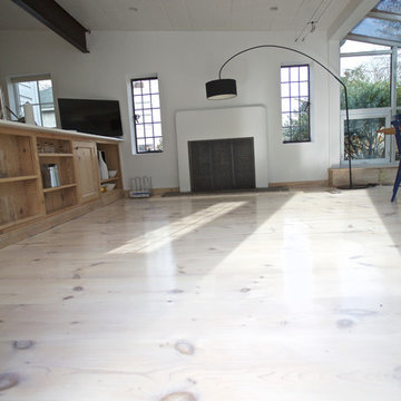 White washed Pine floors