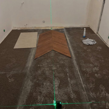 Aménagement d’un séjour avec parquet en chevrons