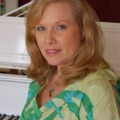 Lauri Luedeker's photo