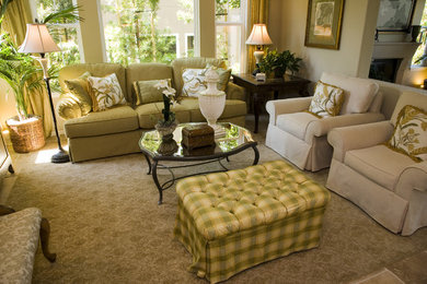 Living room - traditional living room idea in San Francisco