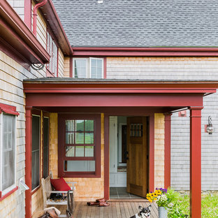 ボストンのトラディショナルスタイルのおしゃれな玄関ドアの写真