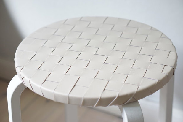Diy: vom ikea hocker zum schicken nachttisch mit ledergeflecht