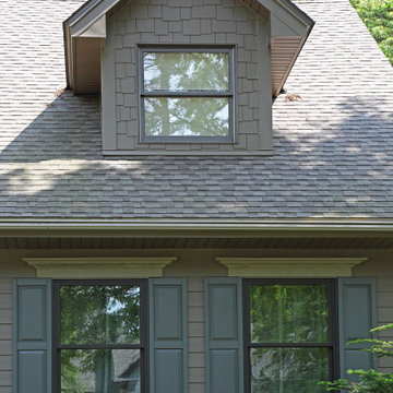 Shake/lap siding mix