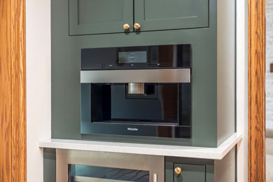Inspiration for a craftsman kitchen remodel in Milwaukee