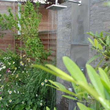 Familiengarten mit Naturpool