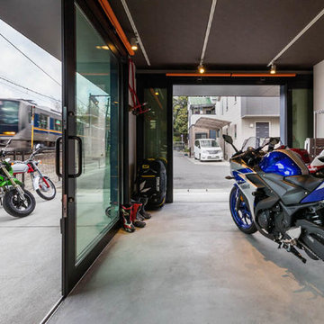人とバイクが等価である空間　：　京田辺のガレージハウス