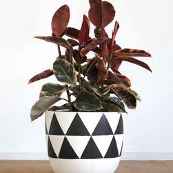 Pop & Scott Black Triangle Pot | Pop & Scott - Indoor Pots And Planters
