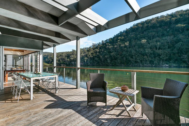 Large traditional deck in Sydney.