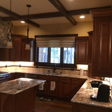 Vignette shades in Pine Canyon home in Flagstaff