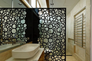 Contemporary bathroom in Nice.