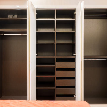 White highgloss closet