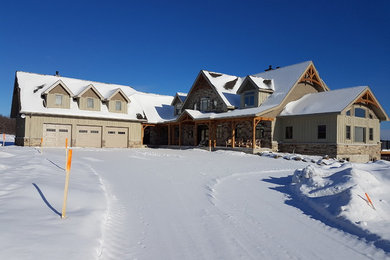 Example of an exterior home design in Toronto