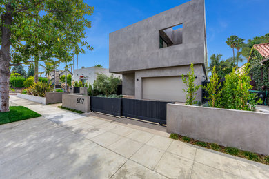 Modern gray three-story exterior home idea in Los Angeles